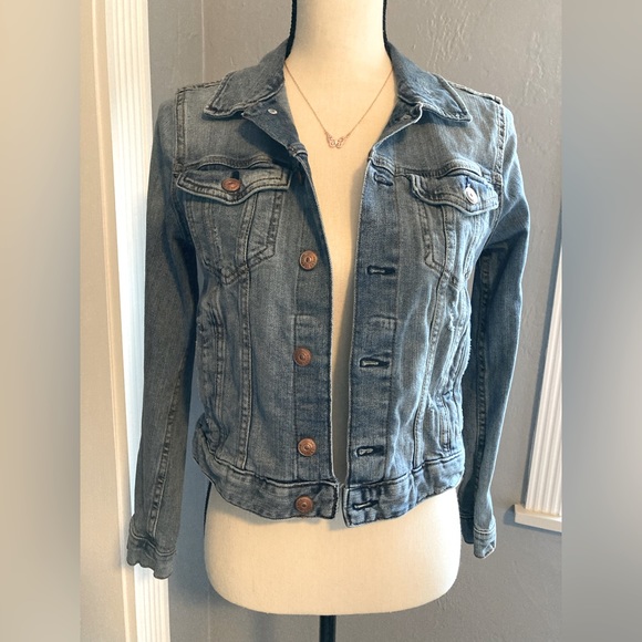 H&M Jackets & Blazers - H &M denim jean jacket size 6